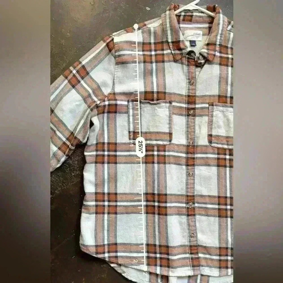 Universal Thread Plaid Top (O5) - Picture 6 of 8